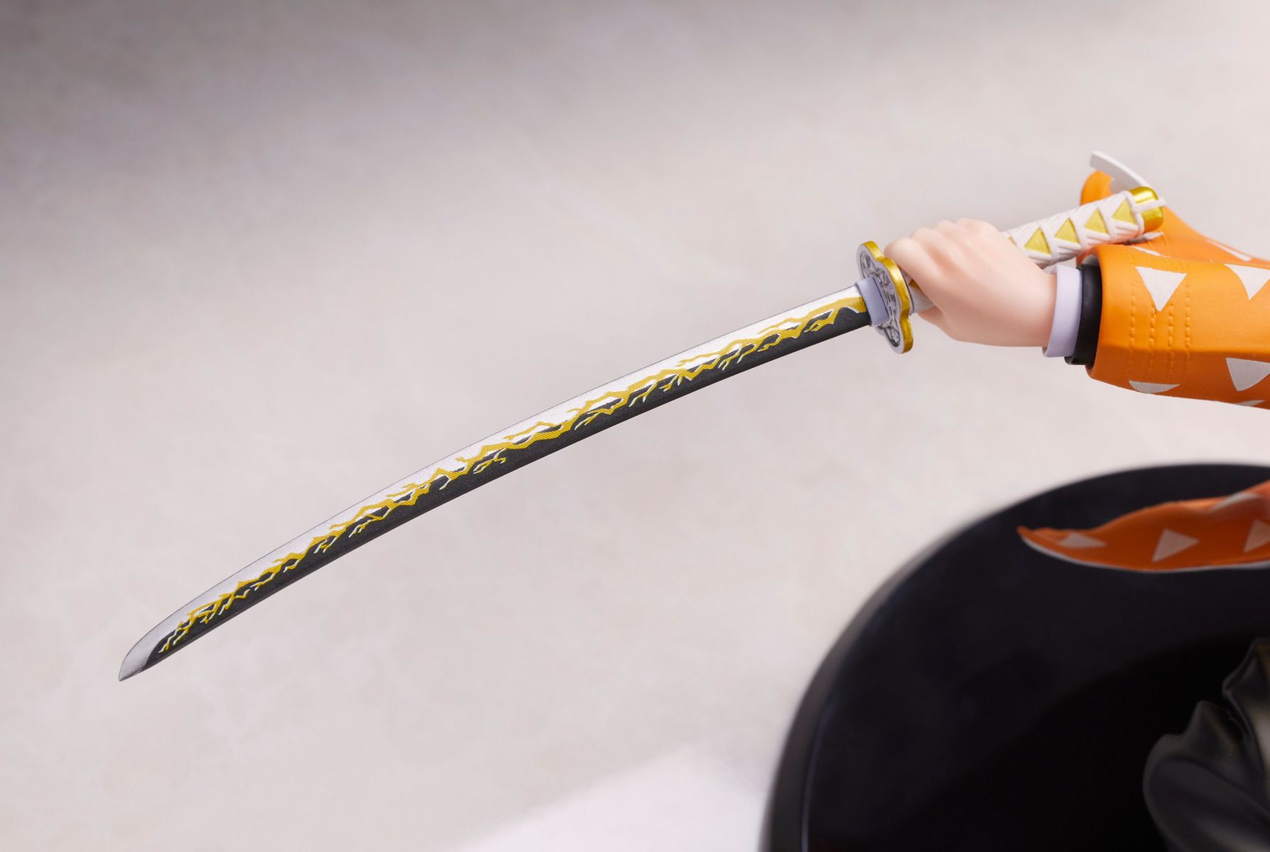 Demon Slayer Kimetsu no Yaiba: Zenitsu Agatsuma 1/8 Scale Figure by Aniplex Super Anime Store