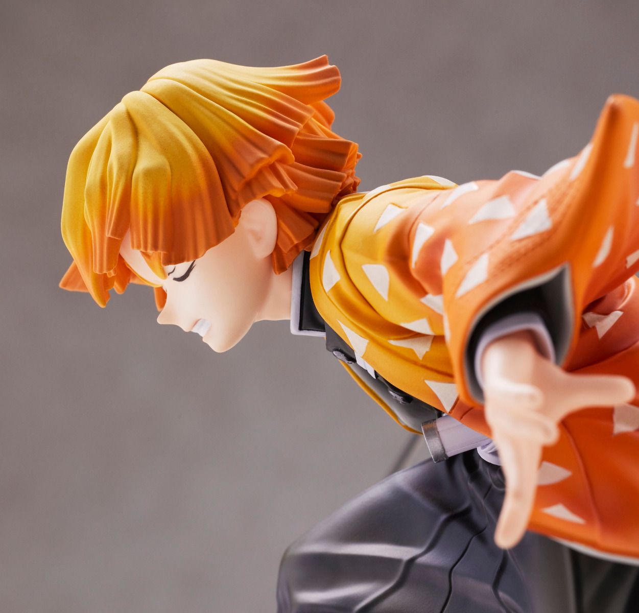 Demon Slayer Kimetsu no Yaiba: Zenitsu Agatsuma 1/8 Scale Figure by Aniplex Super Anime Store
