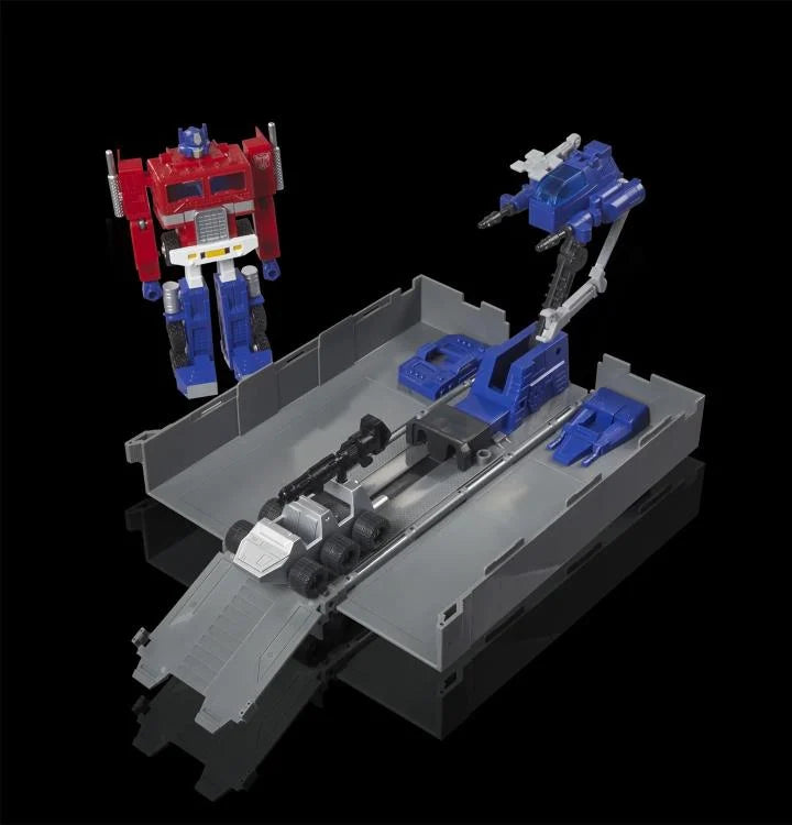 Transformers 40th Anniversary Optimus Prime (Retro G1) Action Figure Collectors Row