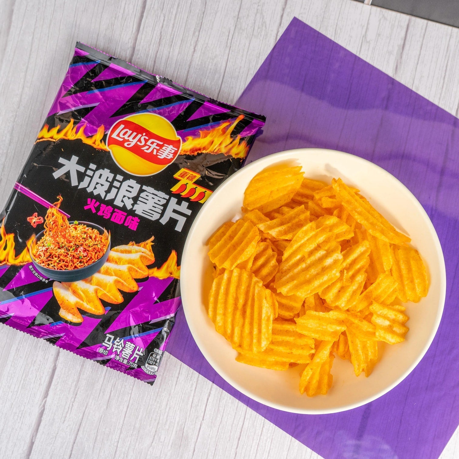 Lay's Wavy Potato Chips, Buldak Spicy Chicken Ramen Flavor, 2.47 oz Super Anime Store