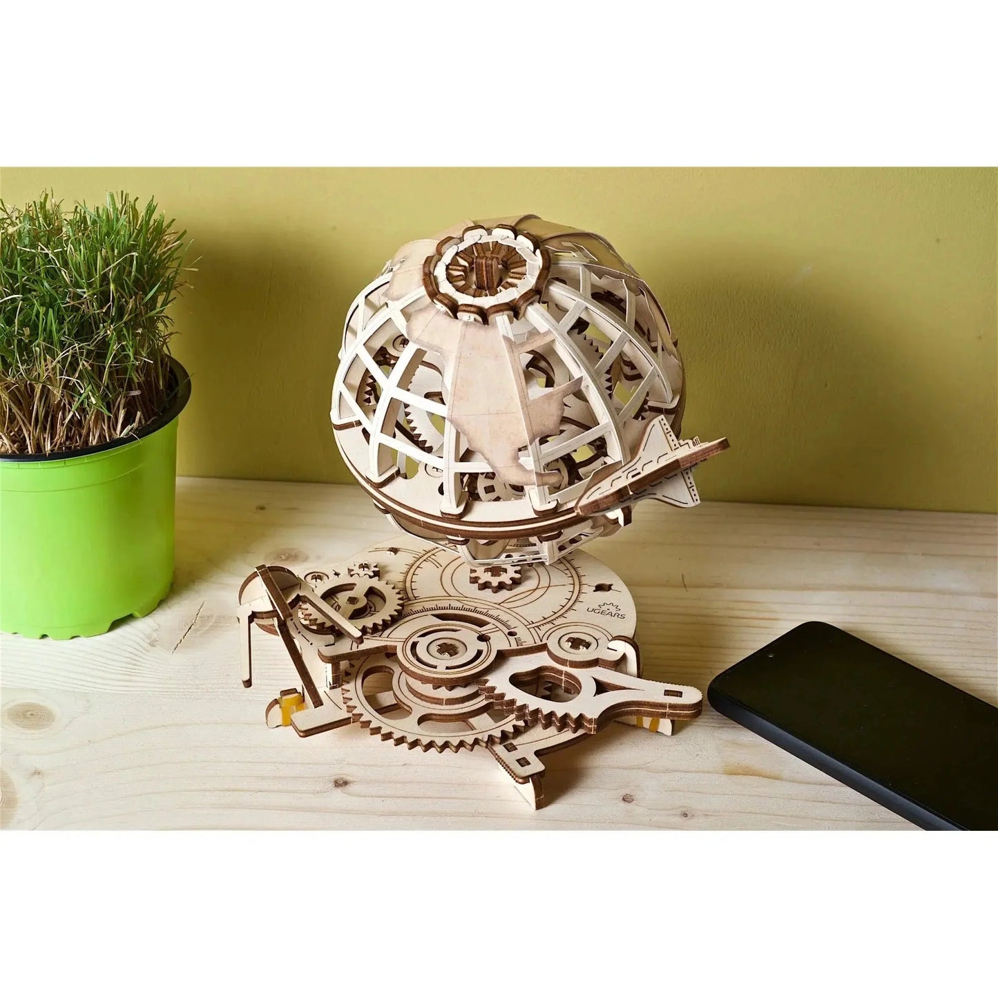 Globus 3D Wood Model Kit UGEARS