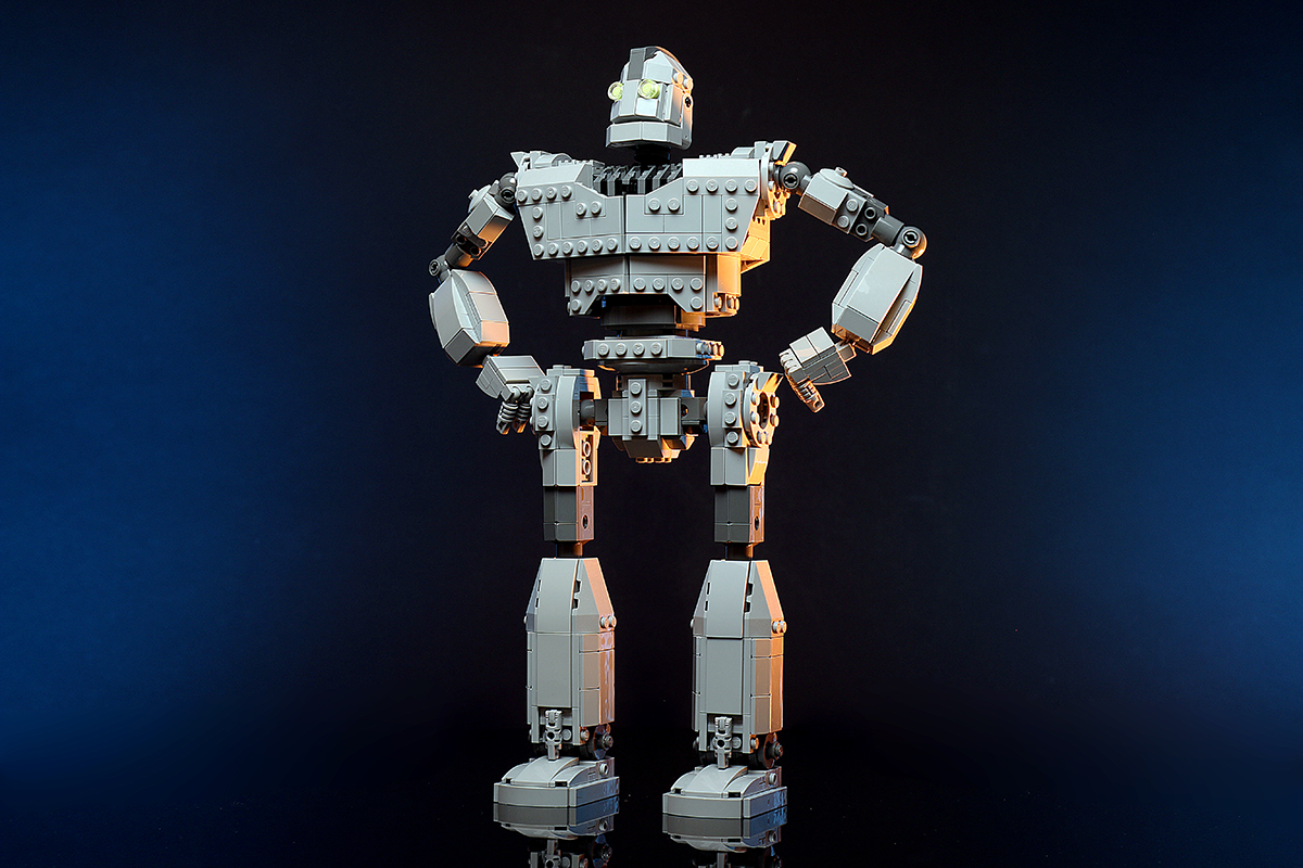 Iron Giant - Custom MOC made using LEGO parts B3 Customs