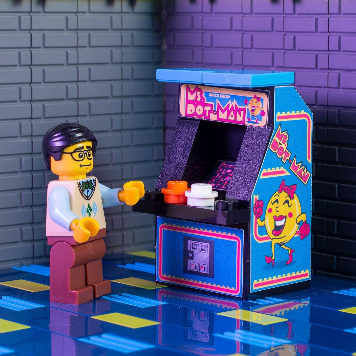 Ms. Dot-Man Custom Arcade Machine made with LEGO parts - B3 Customs B3 Customs